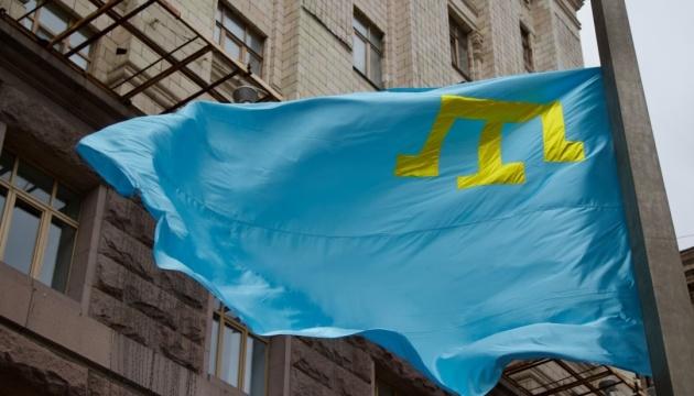 В Україні святкують День прапора кримських татар.