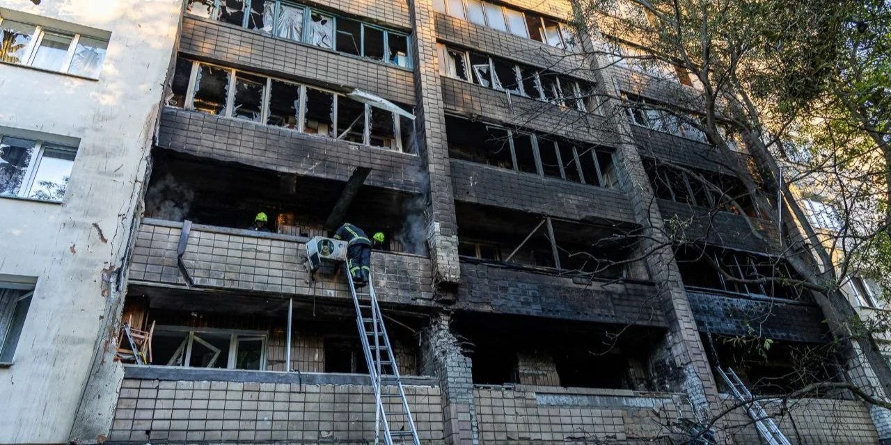 У КМДА повідомили, скільки житлових будинків у столиці було зруйновано Росією з початку широкомасштабного військового конфлікту.