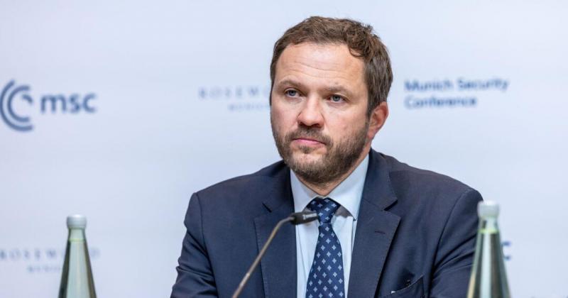 Міністр закордонних справ Естонії Урмас Цахкна висловив стурбованість щодо законодавства, що стосується НАБУ та САП. Він підкреслив, що боротьба з корупцією та забезпечення верховенства права є фундаментальними принципами демократичного суспільства.