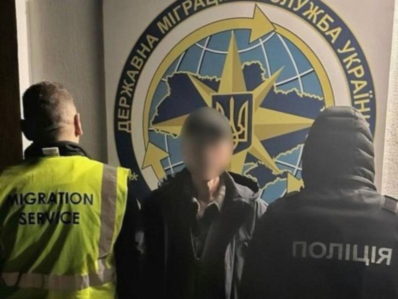 На Вінниччині громадянина Росії примусово етапували за межі країни під охороною - 20 хвилин.