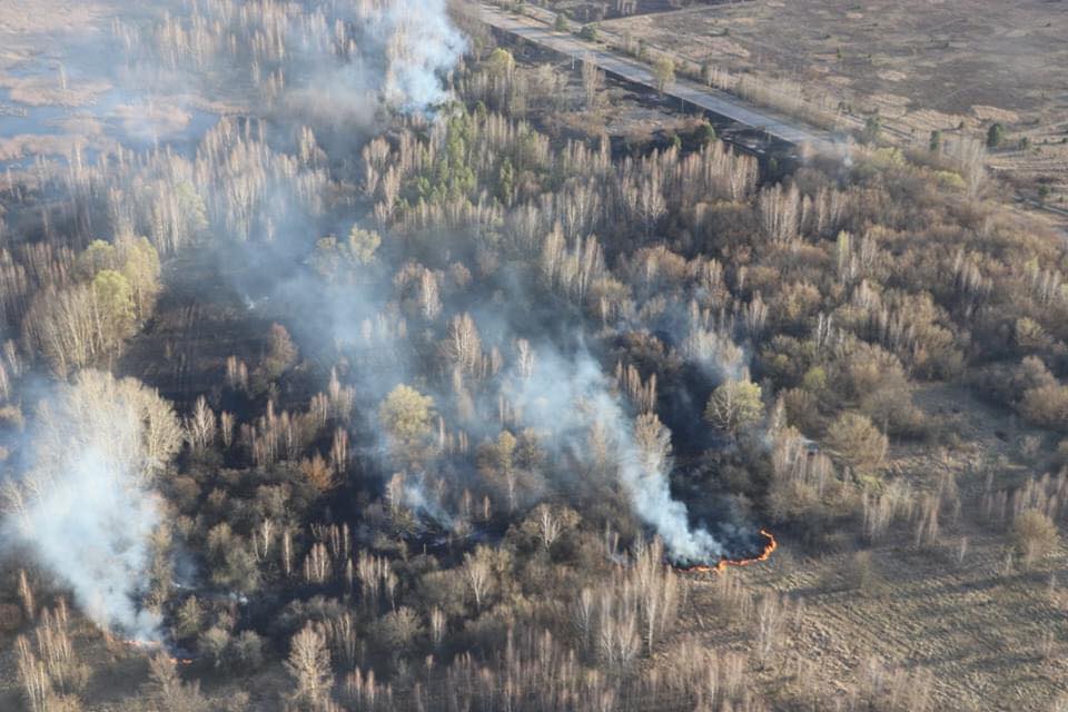 І досі триває ліквідація пожежі в Зоні відчуження та безумовного (обов’язкового) відселення, де ряту…