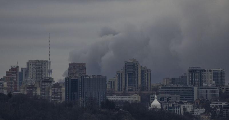 У Києві відбуваються сильні вибухи.