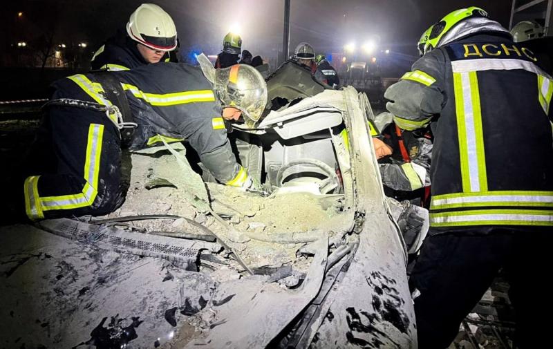 У Вишневому з-під зруйнованого внаслідок атаки 