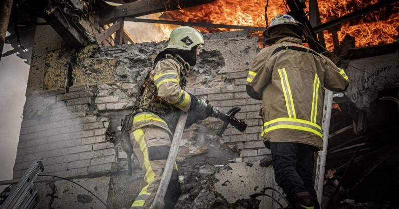 Російські військові здійснили напад на підприємство в Нікополі, внаслідок чого постраждали п’ятеро осіб – online.ua