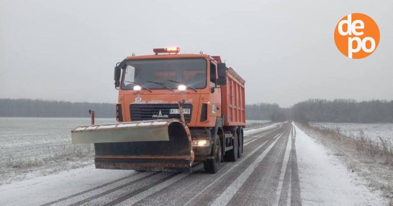 Для запобігання ожеледиці на київських шляхах було залучено більше 170 одиниць спеціалізованої техніки - новини столиці.