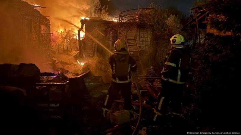 Російські сили здійснили напад на Київ, використовуючи балістичні ракети та безпілотники: зафіксовано руйнування та жертви.