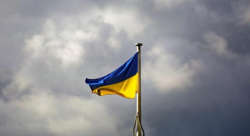 На столицю України насуваються несприятливі погодні умови: метеорологи встановили І рівень загрози (інфографічне представлення).