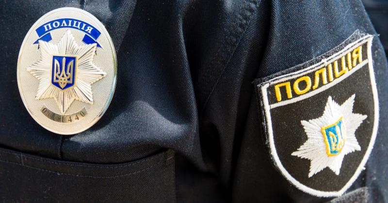 У Житомирі чоловік вчинив напад, кинувши гранату в натовп, внаслідок чого шестеро осіб отримали поранення, повідомляє прокуратура.