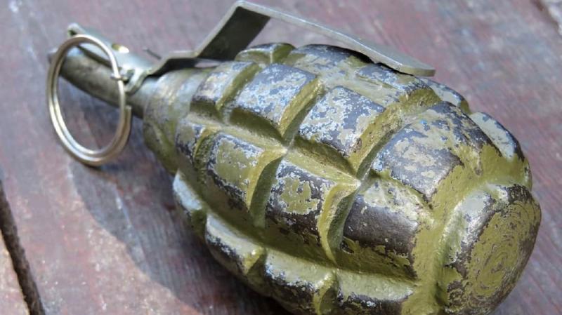 У центрі міста на Київщині стався вибух гранати, внаслідок якого постраждали троє осіб.