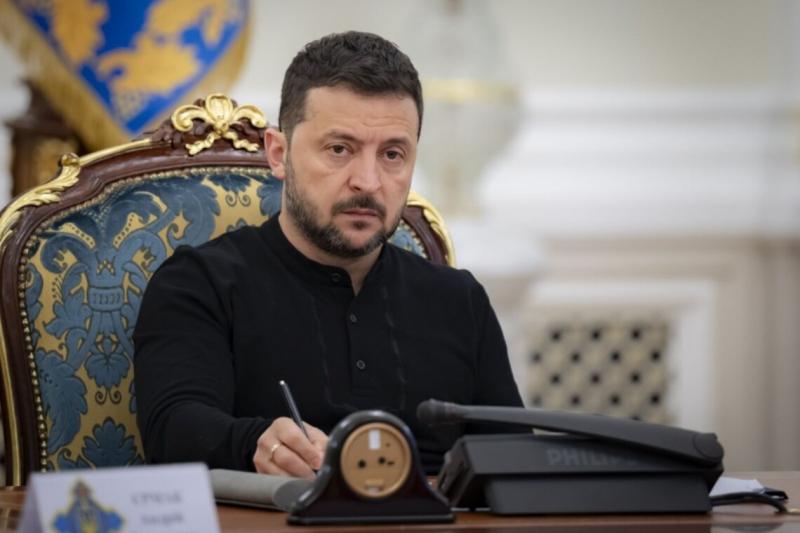 Президент Зеленський готує реакцію на атаки Росії по Києву.