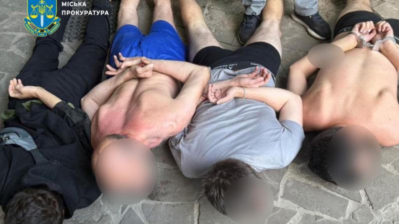 Кокаїн без перерви: арештовано учасників 