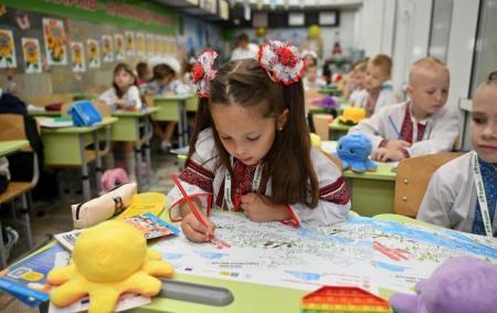 Уряд встановив дати початку та завершення навчального року для шкіл.
