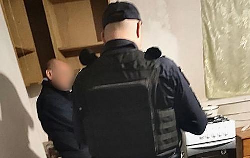 Дитячі забави перетворилися на жахливу подію: у Київській області семирічний хлопець випадково вистрілив у свою шестирічну сусідку.