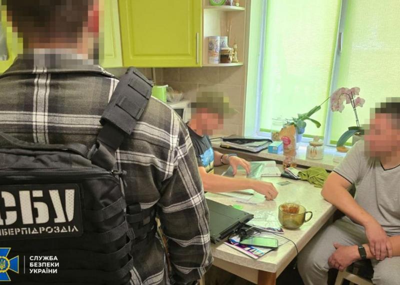 Затримали співробітника ФСБ, що планував напади на об'єкти в п'яти регіонах.