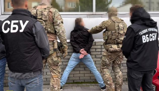 У Хмельницькій області було затримано особу, яка коригувала російські атаки на військові підприємства.