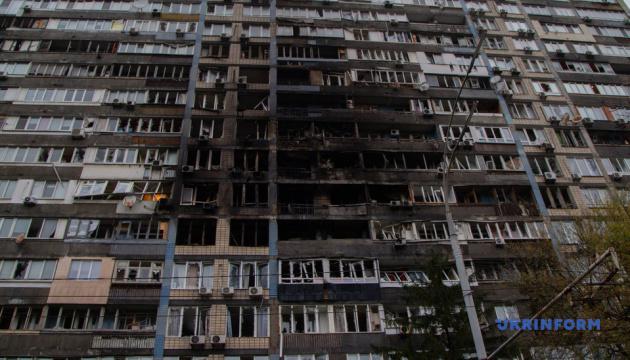 Вночі Російська Федерація здійснила запуск більше 30 ракет та 450 безпілотників по території України. Внаслідок атак постраждало 20 осіб, серед яких є і загибла дитина, повідомив президент Зеленський.