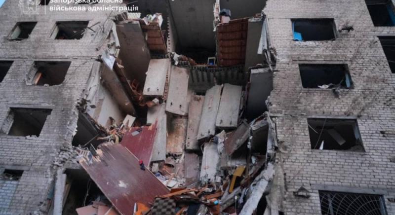 Російські війська здійснили обстріл студентського гуртожитку в Запоріжжі: серед постраждалих є діти (фото)