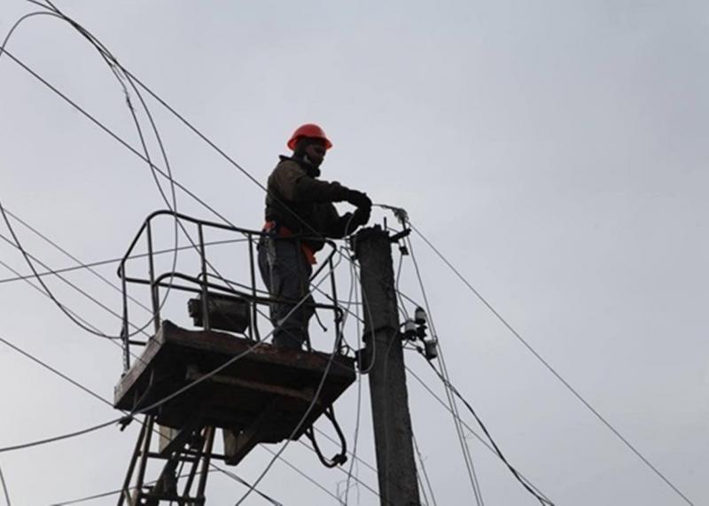 У Кіровоградській області місто та ще 16 населених пунктів залишилися без електропостачання.