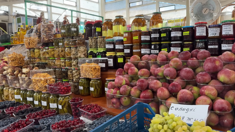 В Чернігівській області спостерігається нестача продуктів: з магазинів зникають важливі товари.