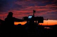 Російські сили здійснюють атаку за допомогою ракет і дронів.