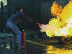 Зарядні пристрої можуть вибухати та загорятися: експерт з технічної безпеки розповів, як захистити себе.