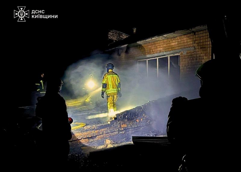 У Фастові внаслідок обстрілу спалахнули пожежі.