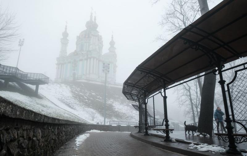 В Україні очікується щільний туман: Державна служба з надзвичайних ситуацій оголосила жовтий рівень небезпеки.