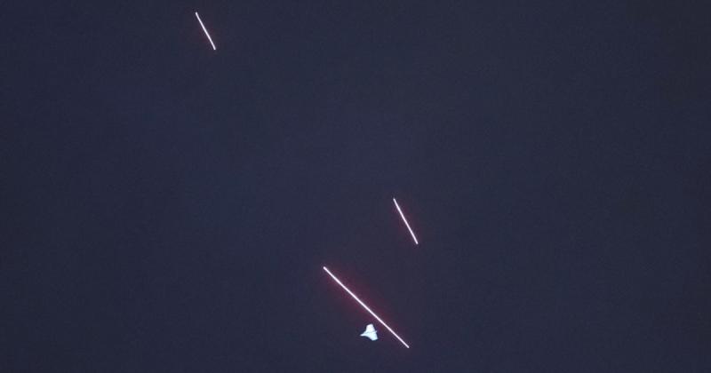 В Славутичі близько 8,5 тисяч сімей залишилися без електрики через обстріли з боку Росії, повідомляє обласна військова адміністрація.