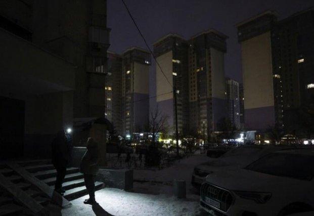 Відсутність тепла та води: через напад на теплову електростанцію в Києві світло може не з'явитися до кінця доби, а в Ірпені - лише через два дні (відео) | FaceNews.ua: новини України