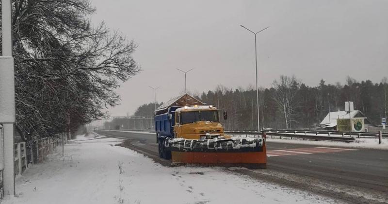 Закупівлі протиожеледного реагенту на суму понад 250 млн грн: хто став переможцем тендерів у 2025 році та які зв’язки виявили дослідники -- Delo.ua