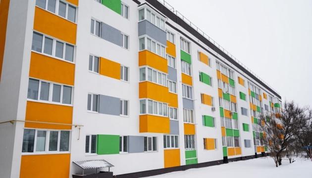 У Макарові відновили два будинки, які були знищені внаслідок російської агресії.