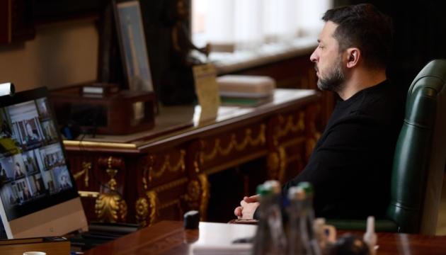 Зеленський дав вказівку активізувати діяльність мобільних вогневих груп.