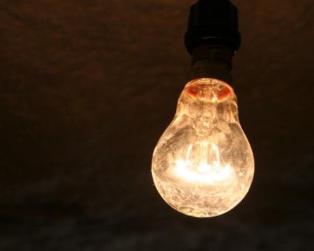 Здійснилося те, що здавалося неможливим: Київ та його околиці знову впровадили графіки вимкнення електроенергії.