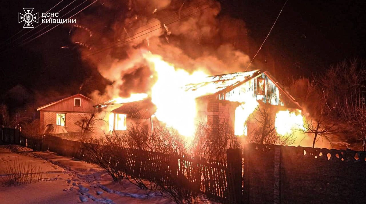 У Київській області внаслідок пожежі загинула мати і двоє підлітків.