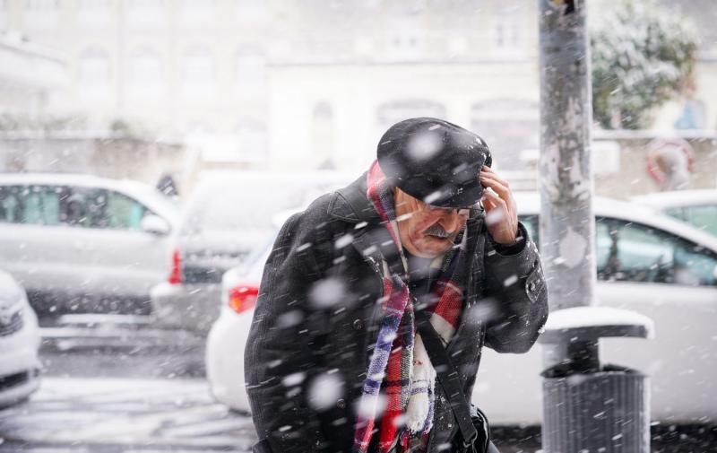 Завтра в Україні очікується зміна погоди: від потепління до штормових умов. Коли саме ситуація стане складнішою?