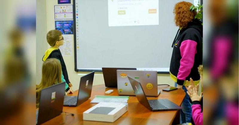 Унікальна школа в Чайках приймала форум, присвячений актуальним питанням сучасного батьківства.