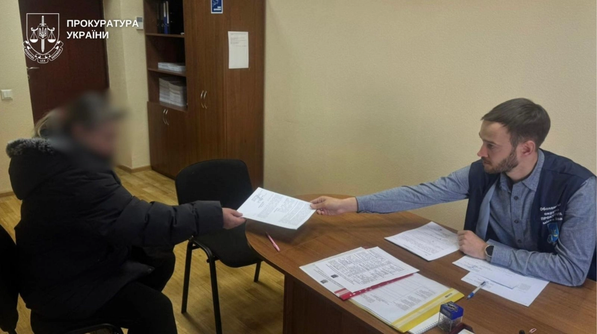 Киянка утримувала у своїй оселі вовка та лисицю: один з хижаків не витримав.