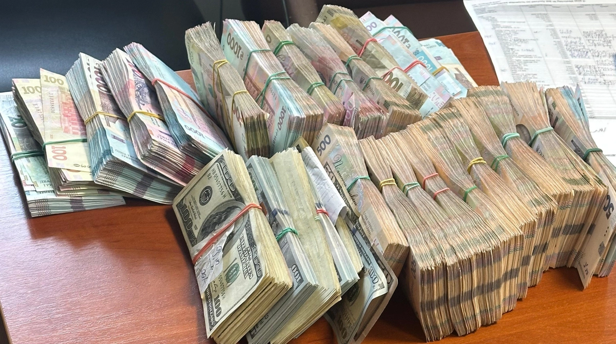 Здійснювали закопування підроблених боєприпасів, а згодом 