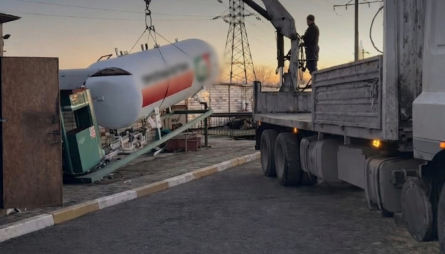 Детінізація ринку пального: у трьох областях закрили 10 незаконних автозаправних станцій.