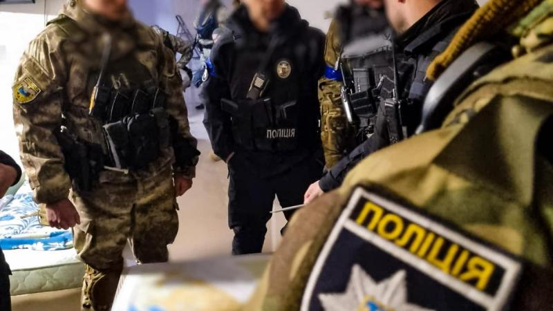 У Бучі п’яний чоловік безладно відкрив вогонь на вулиці, його вже затримали.