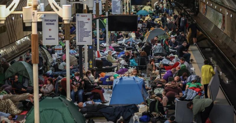 У нічний час у київському метрополітені укривалися 56 тисяч осіб - представники метрополітену спростували чутки про обмеження входу.