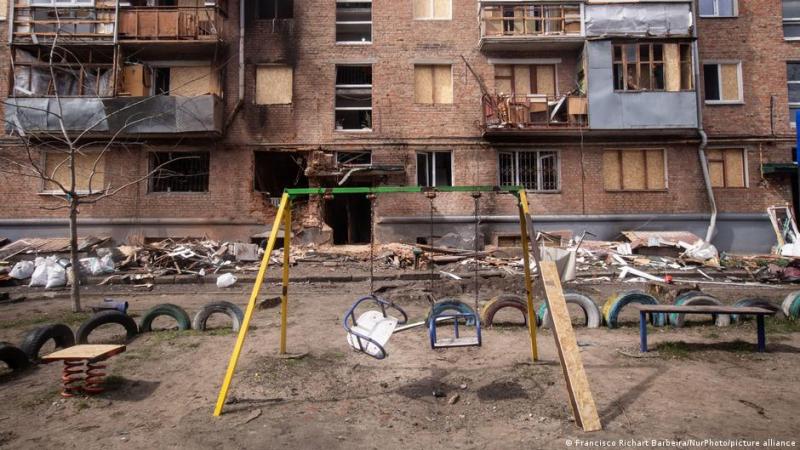 Російські військові здійснили авіаудар по центру Сум, внаслідок чого загинули дві особи.